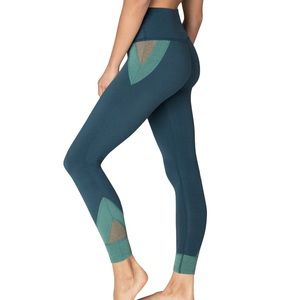 Beyond Yoga High Waisted
Yoga Leggings Deep Sapphire Heather
Colorblock